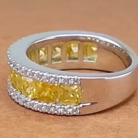 Elegant Yellow stone and Silver Women's Ring - Picture 2 of 5